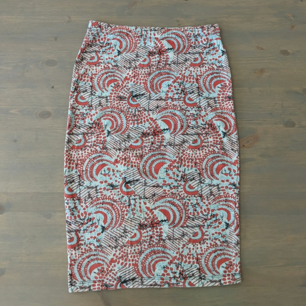 Tight-fit slipon skirt for all shapes S - M